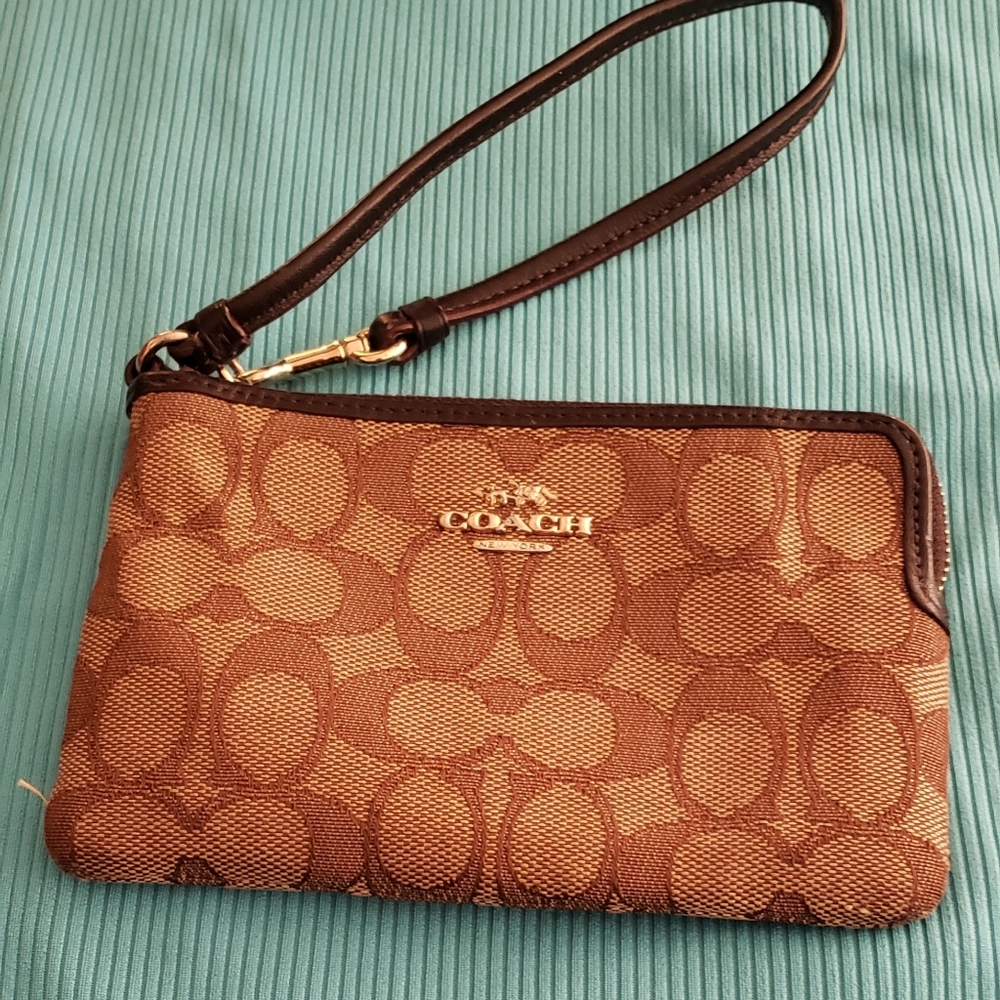 Beautiful Coach brown clutch bag
